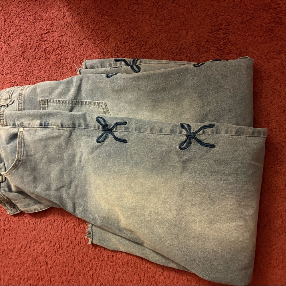 Walmart bow  jeans.